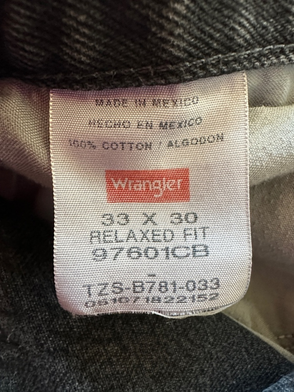 Wrangler Black and Red Logo Relaxed Fit Jeans Label Detail - Picture 4 of 11